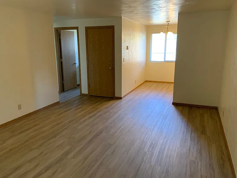 2 bedroom in River Road Area — Photo 5