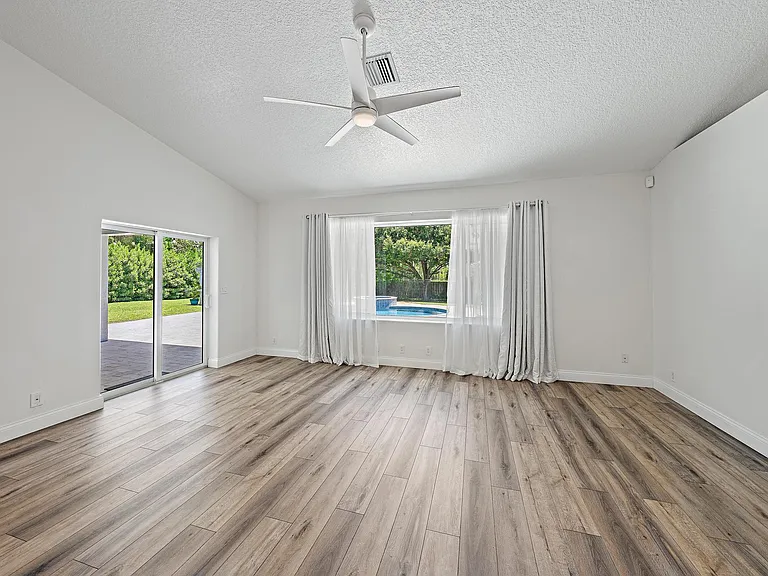 13928 82nd Ln N — Photo 7