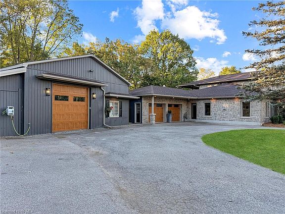 3rd image of 360 Robinson Rd