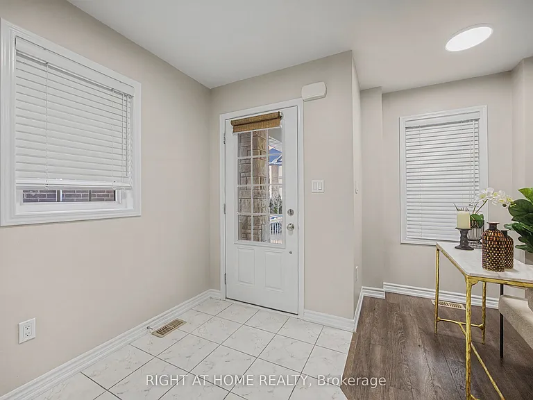 1235 Mulroney Hts — Photo 7