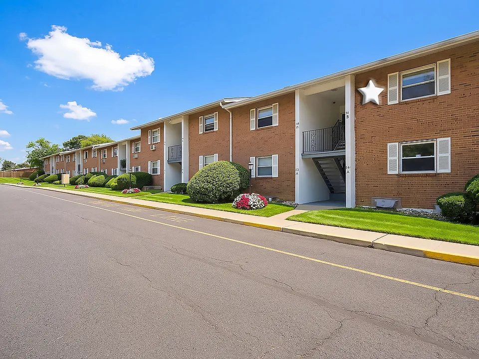 735 Greens Ave #14B