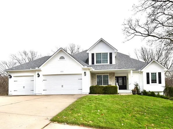 402 Canyon Dr, Pleasant Hill, MO 64080