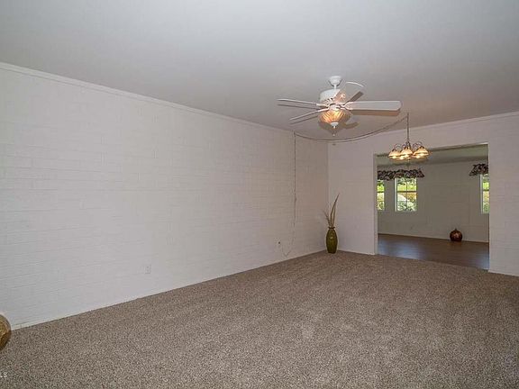 3rd image of 11034 W Connecticut Ave