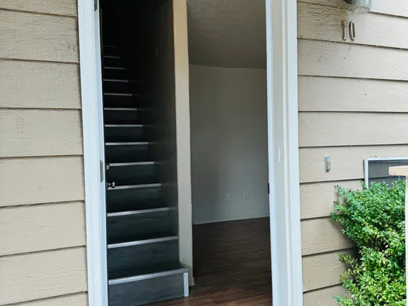 4556 NE 119th Ave APT 10, Portland, OR 97220