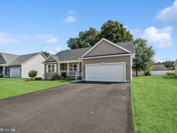 408 Summit Dr, Blades, DE 19973