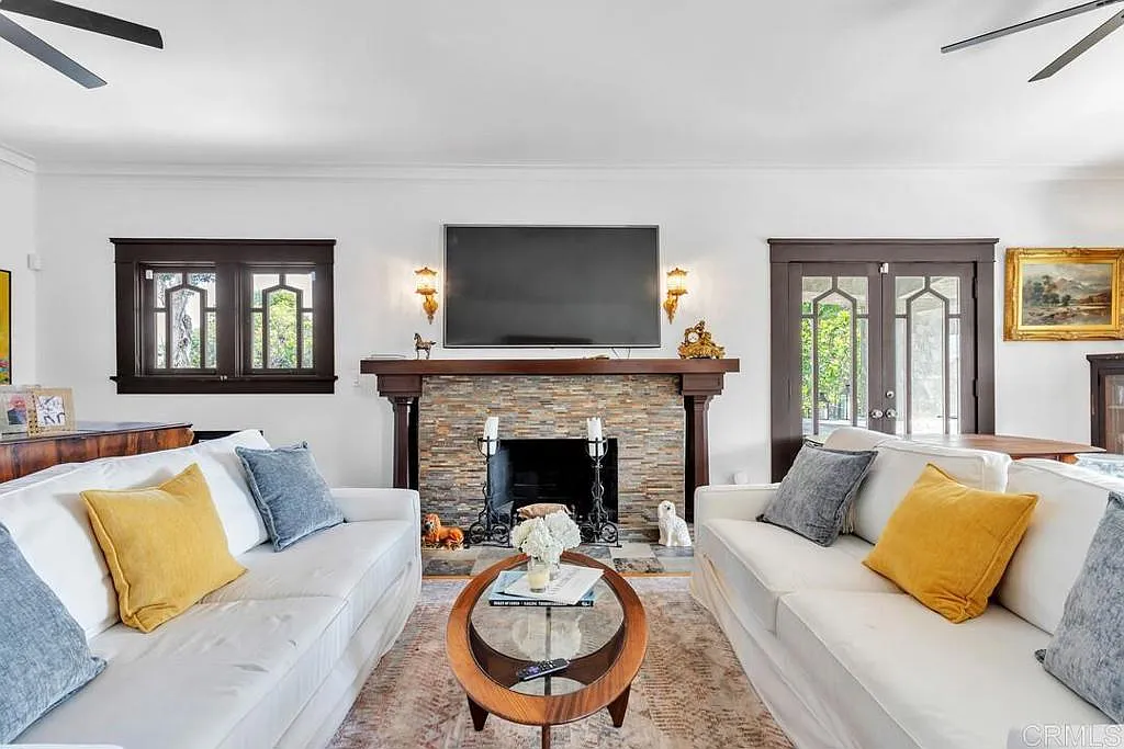 7 bed, 4.5 bath, 4767 sqft, $18,500 — Photo 3