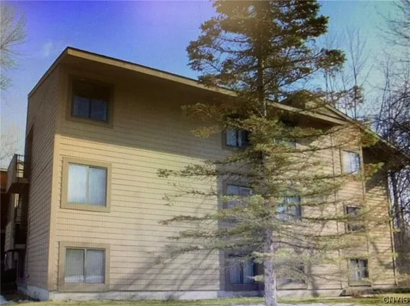 72 Watertree Dr, East Syracuse, NY 13057