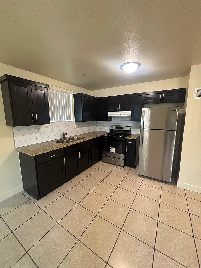 3 bed, 1258 sqft, $3,650 — Photo 4