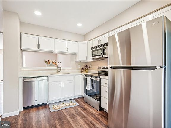 5th image of 14323 Beaker Ct