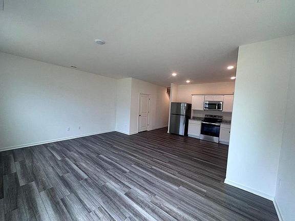 4th image of 1112 Dakine Dr