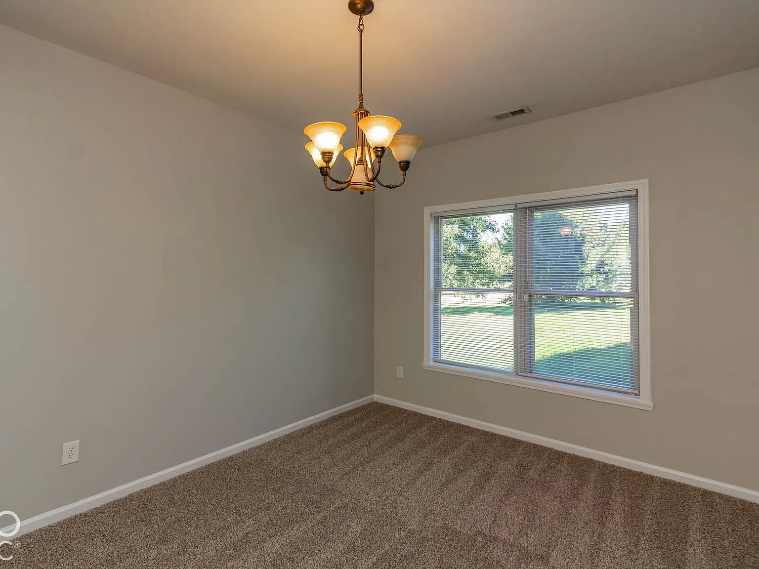 4 bed, 2.5 bath, 2184 sqft, $2,000 — Photo 4