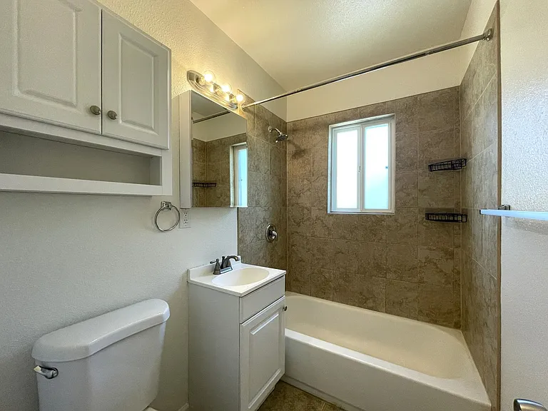4327 McClintock St — Photo 8