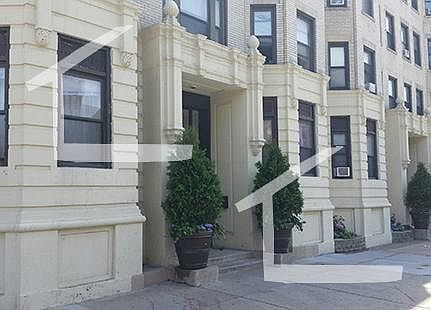 2nd image of 829 Beacon St #N1b