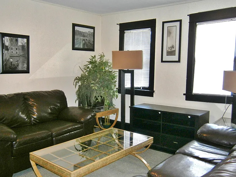 614 E Buffalo St — Photo 32