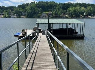290 Camelot Dr, Camden, TN 38320