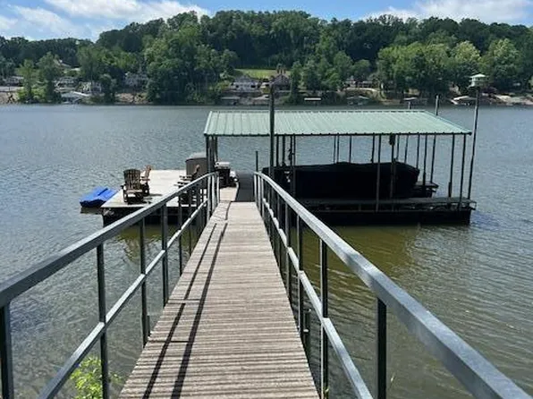 290 Camelot Dr, Camden, TN 38320