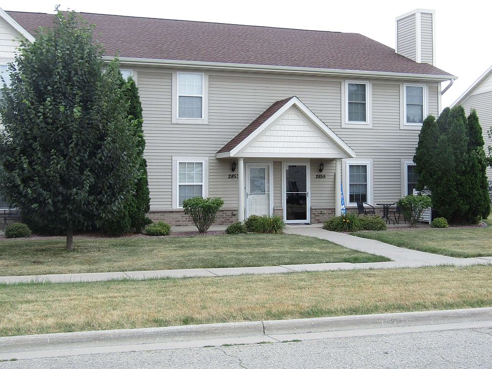 1st image of 2855 Holiday Dr #8