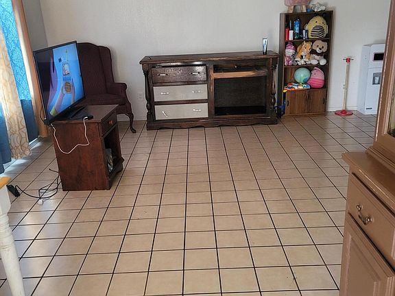 4th image of 619 E Houston Avenue