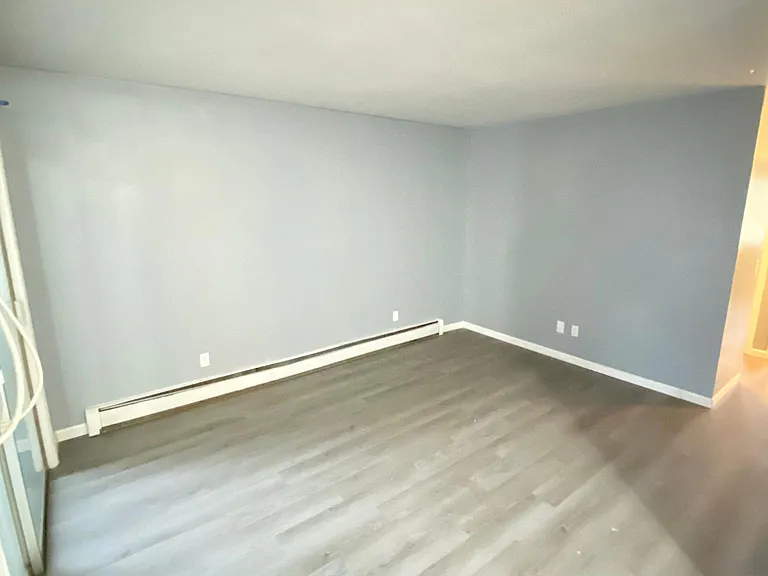 2044 Arlington Ave #10 — Photo 6