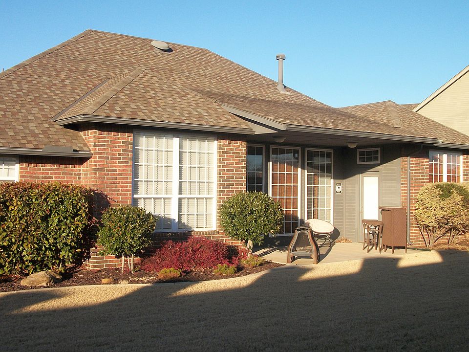1st image of 1304 SW 134th Ter