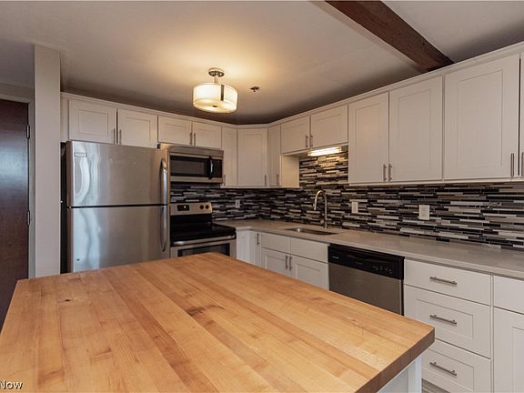 5th image of 1133 W 9th St APT 112