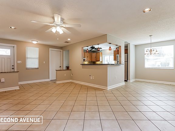4th image of 2630 Vinson Ave