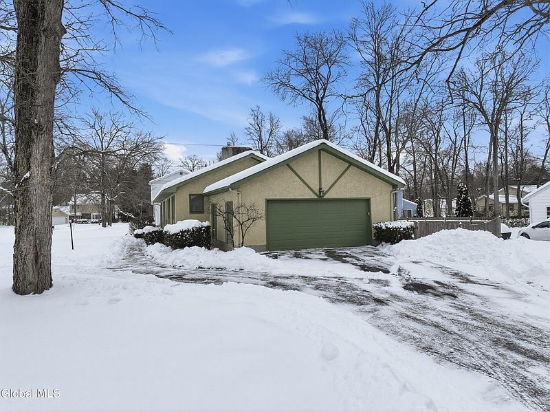 4th image of 2448 Westminster Way