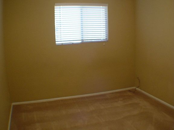 3rd image of 4926 S Kenwood Ln