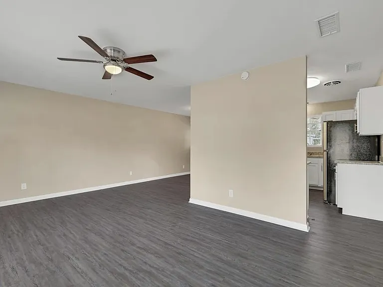 1650 Cezanne Dr W — Photo 5