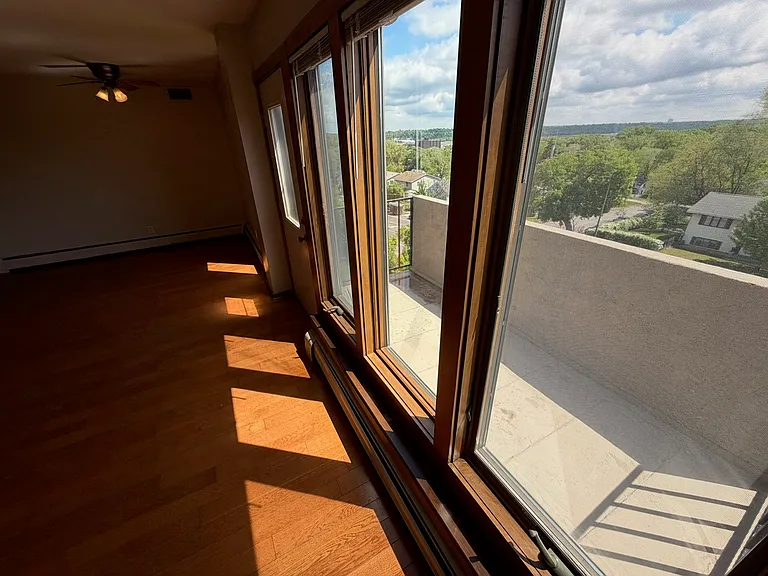 633 Robert St S #401 — Photo 4