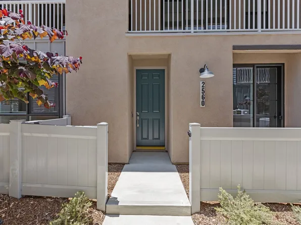 2560 Elderberry Ln, Carlsbad, CA 92008
