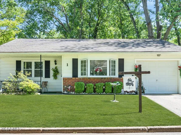 1 N Dakota Avenue, Whiting, NJ 08759
