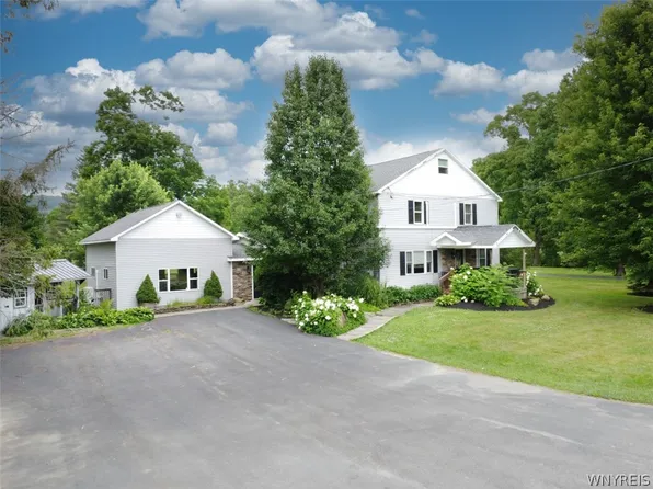 5882 Brewer Rd, Great Valley, NY 14741
