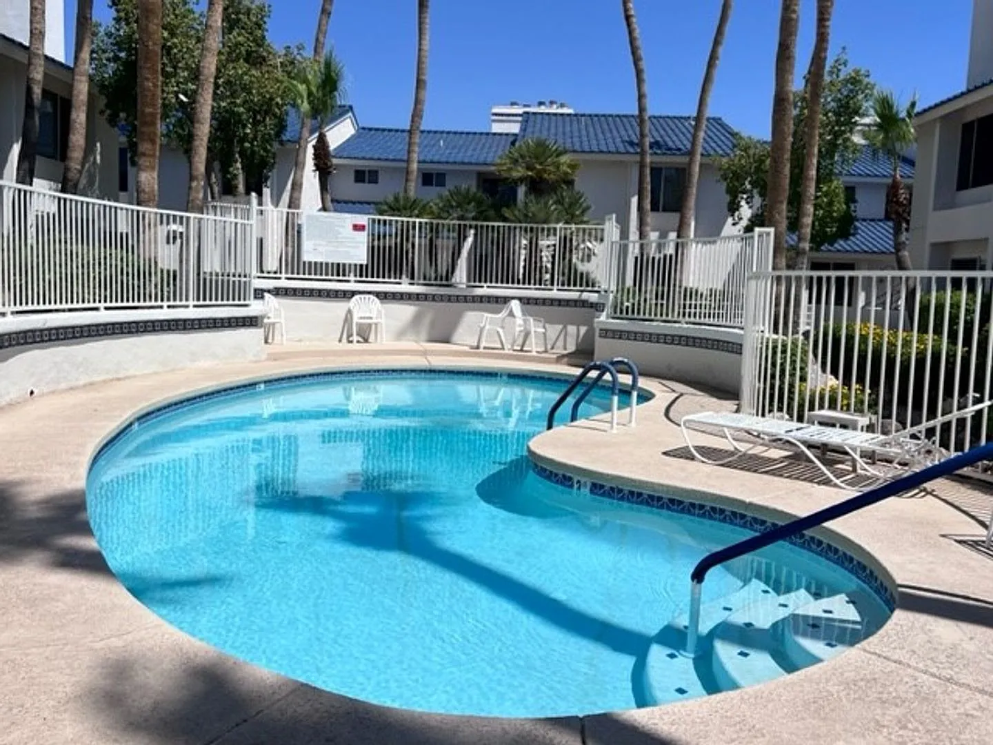 Riverfront 2br 2ba Furnished Condo On Ground Level W/Garage And Utilities Included Avail 4/1/26 — Photo 2