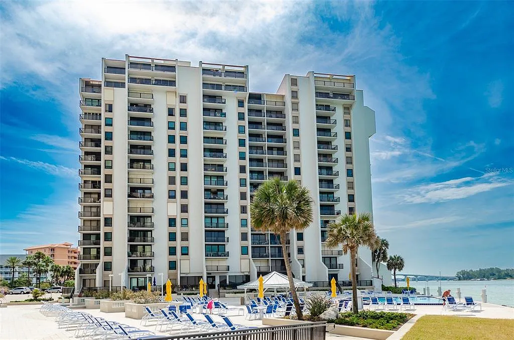 2 bed, 2.0 bath, 1186 sqft, $3,500 — Photo 2