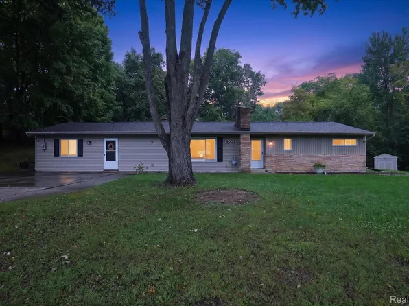 9007 Joseph St, Grand Blanc, MI 48439