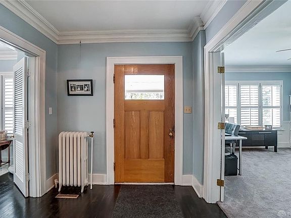 3rd image of 27 E Dixon Ave