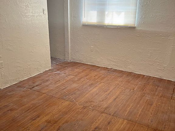 4th image of 2404-2406 1/2 Dora Ave NW #2406-B