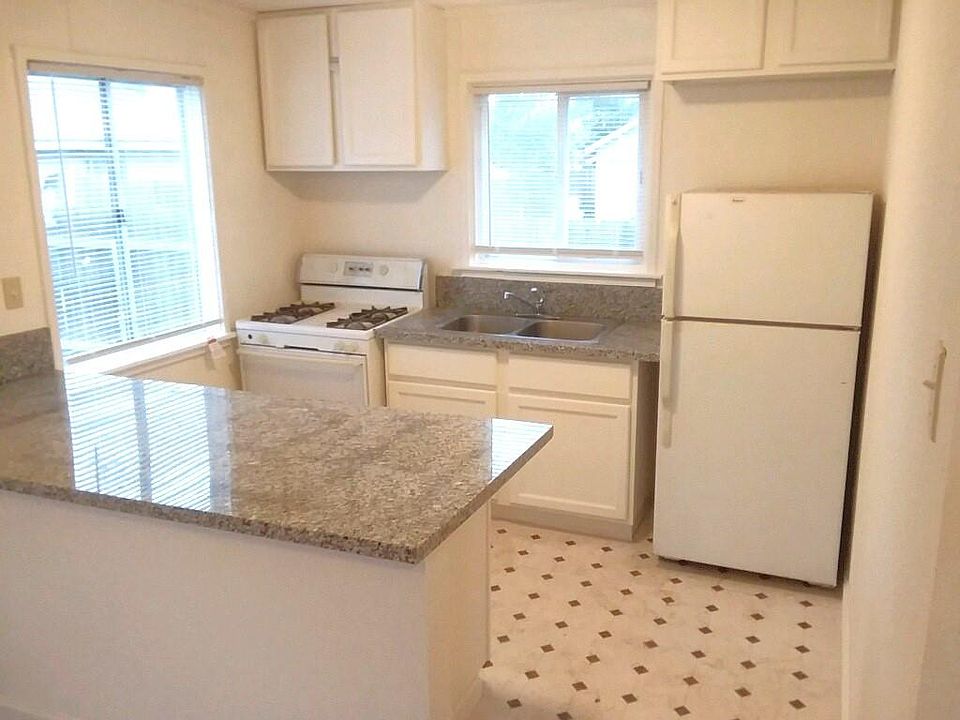 1st image of 520 Maple