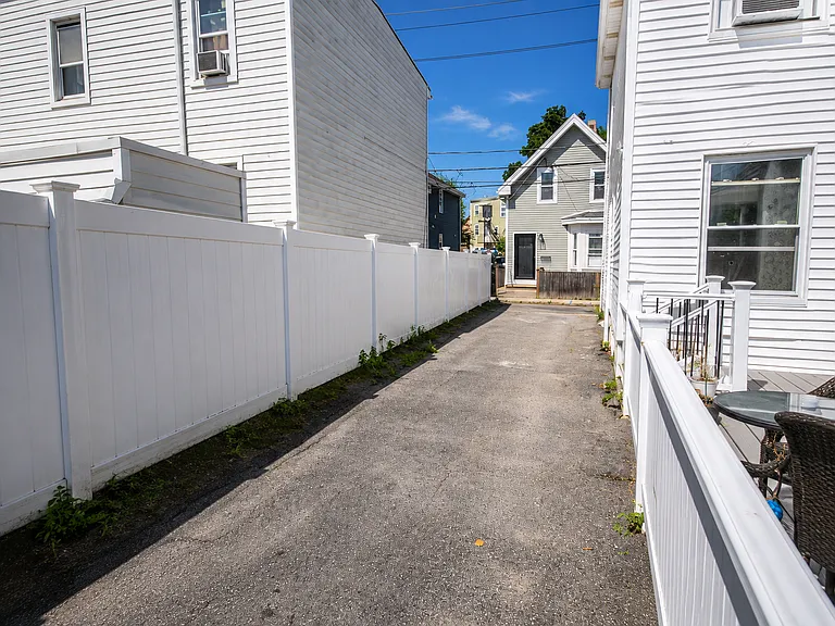 27 Franklin Ave — Photo 16