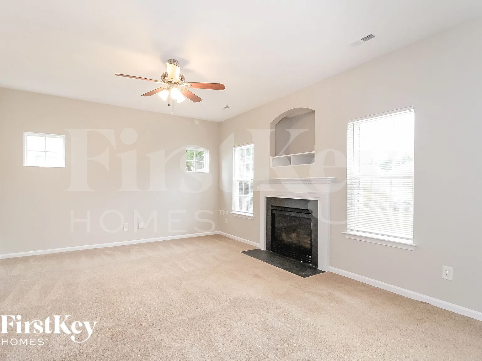 3 bed, 2.5 bath, 2374 sqft, $2,490 — Photo 3