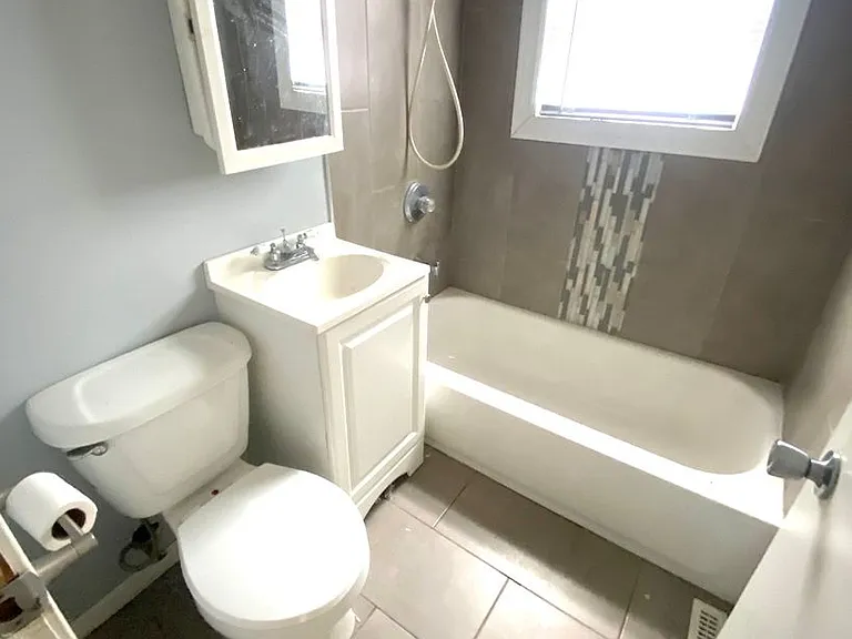 2716 Huntington St — Photo 5