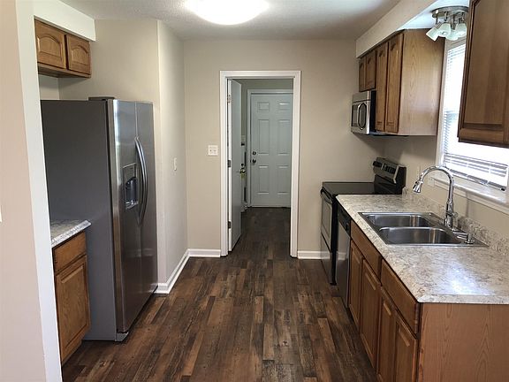 3rd image of 396 Donna Dr