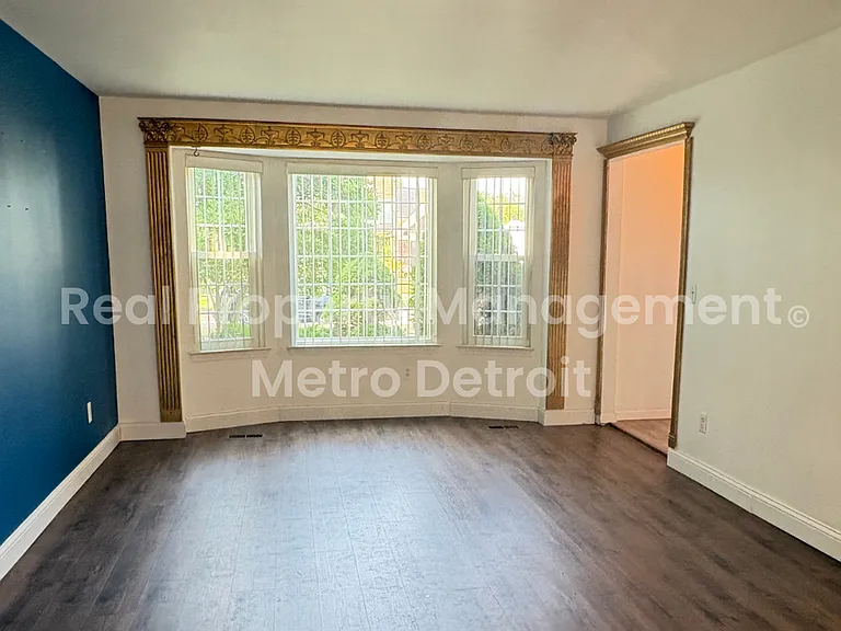 6994 York St — Photo 2