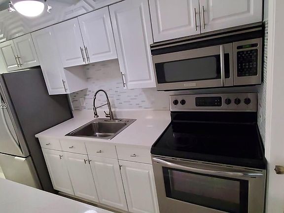 3rd image of 2621 Grant St APT 10A