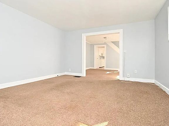4th image of 2317 Coyner Ave