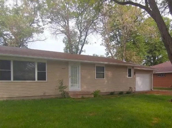 1027 3rd Ave N, Saint James, MN 56081