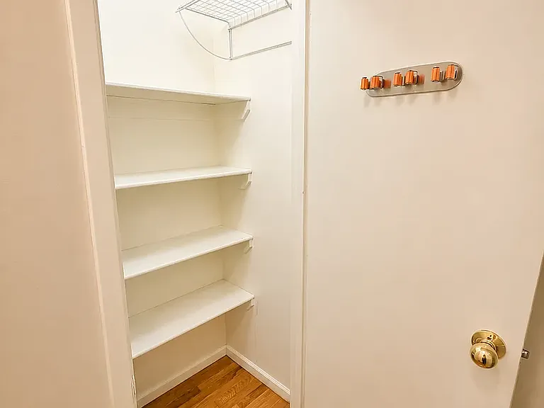302 Hart St #2 — Photo 14