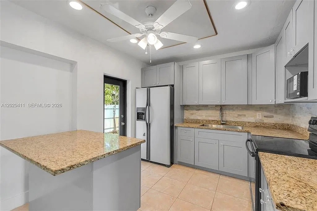 3 bed, 1.0 bath, 1708 sqft, $2,850 — Photo 4