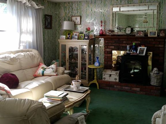 5th image of 62 Karen Dr